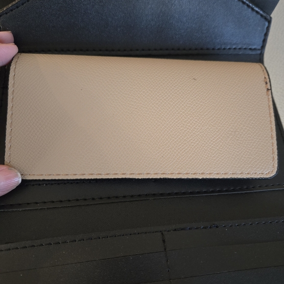 Designer Inspired wallet - Picture 8 of 11